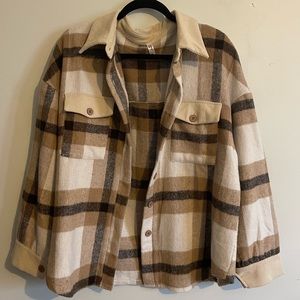 ePretty plaid shaket. Size L.